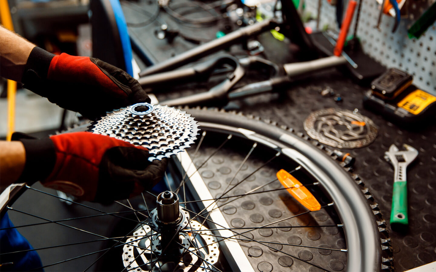 Chemicus Verandert in Grondig Gebruikte fietsonderdelen hergebruiken – SIROKO CYCLING COMMUNITY