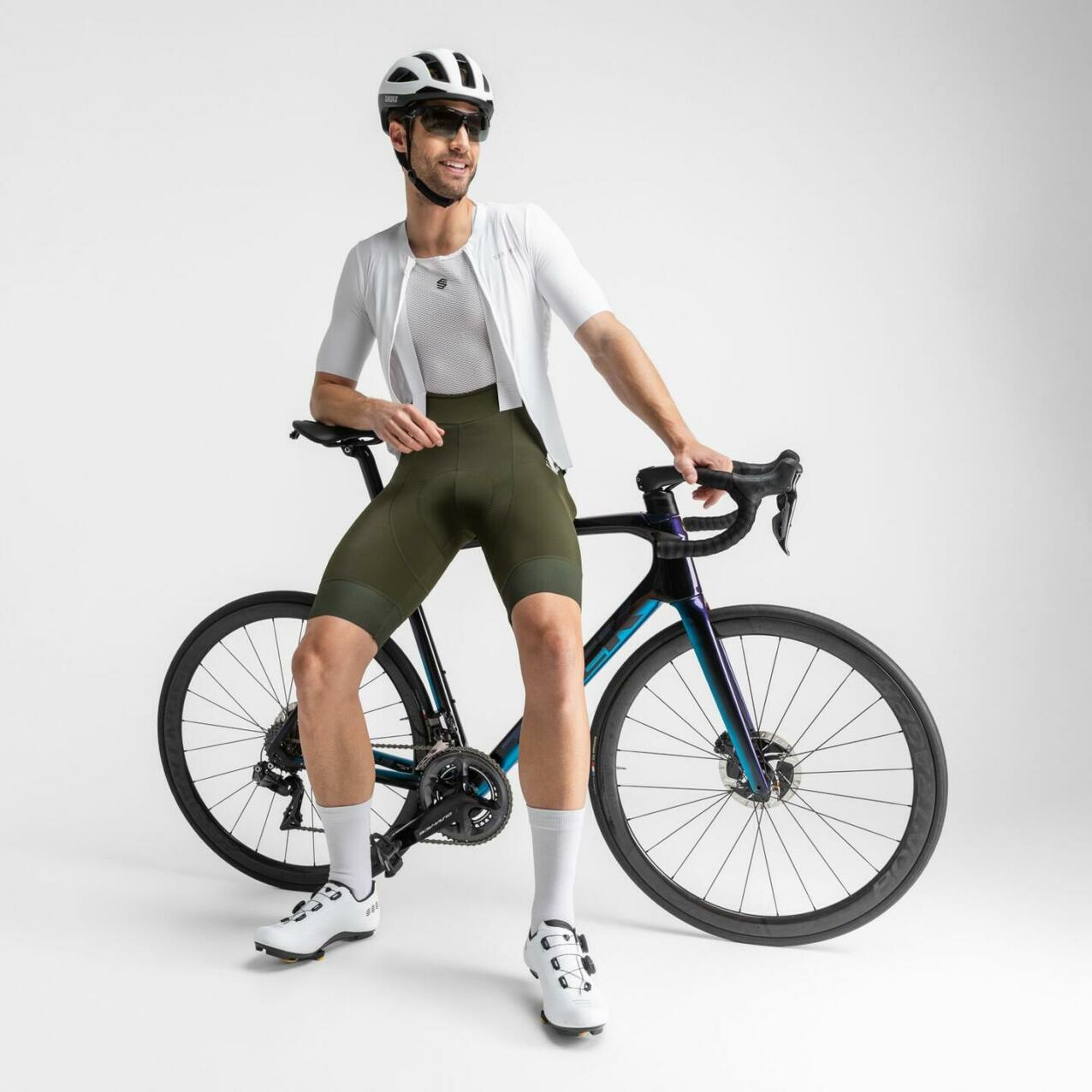 basil cycling tech culotte recycled clothing man feed 05 estudio lifestyle